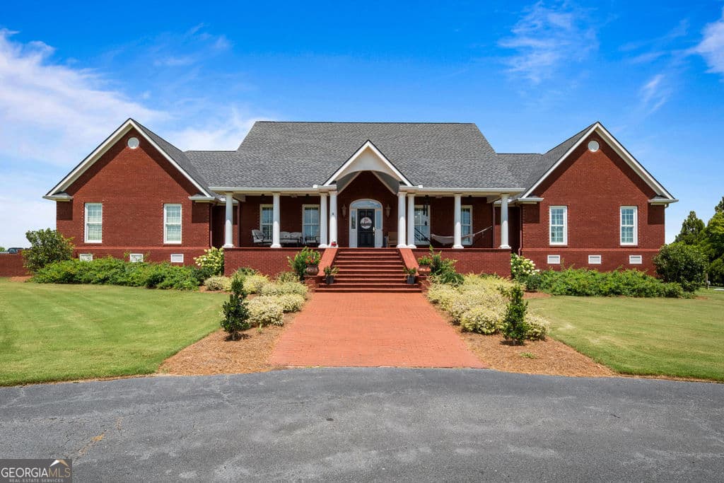 3 bedroom, 3.5 bathroom, 4,172 sq ft single family residence for sale at 240 Community House Road, Barnesville, GA 30204 — photo 2