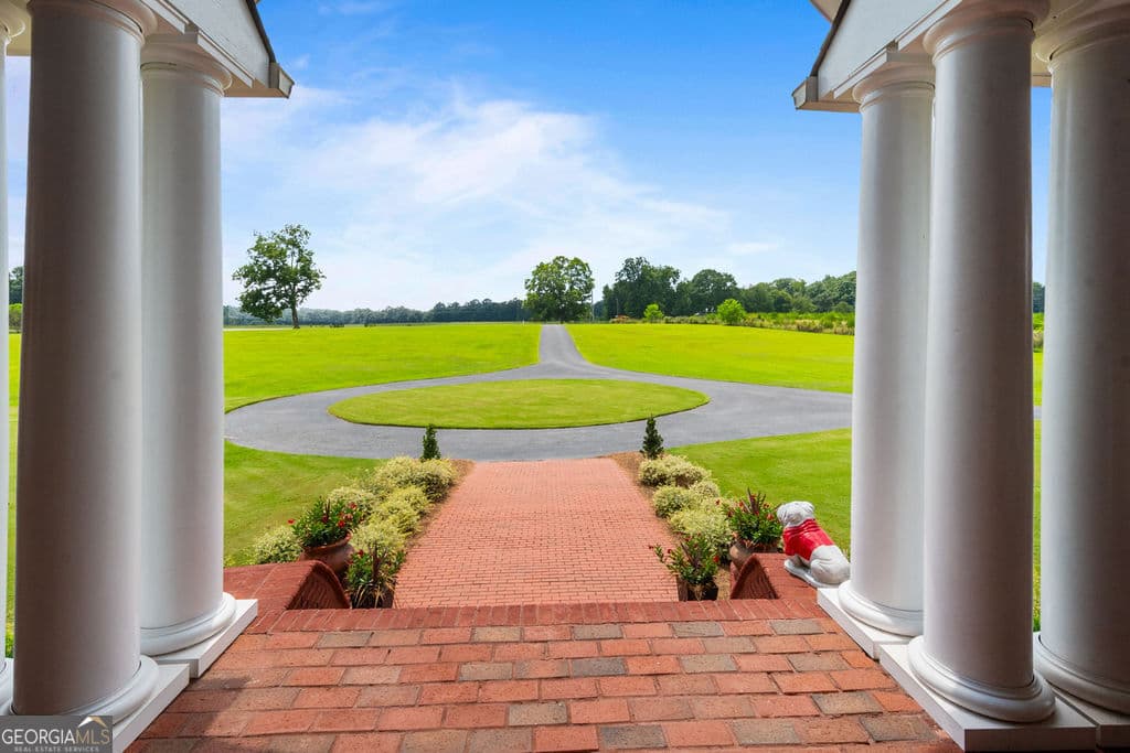 3 bedroom, 3.5 bathroom, 4,172 sq ft single family residence for sale at 240 Community House Road, Barnesville, GA 30204 — photo 4