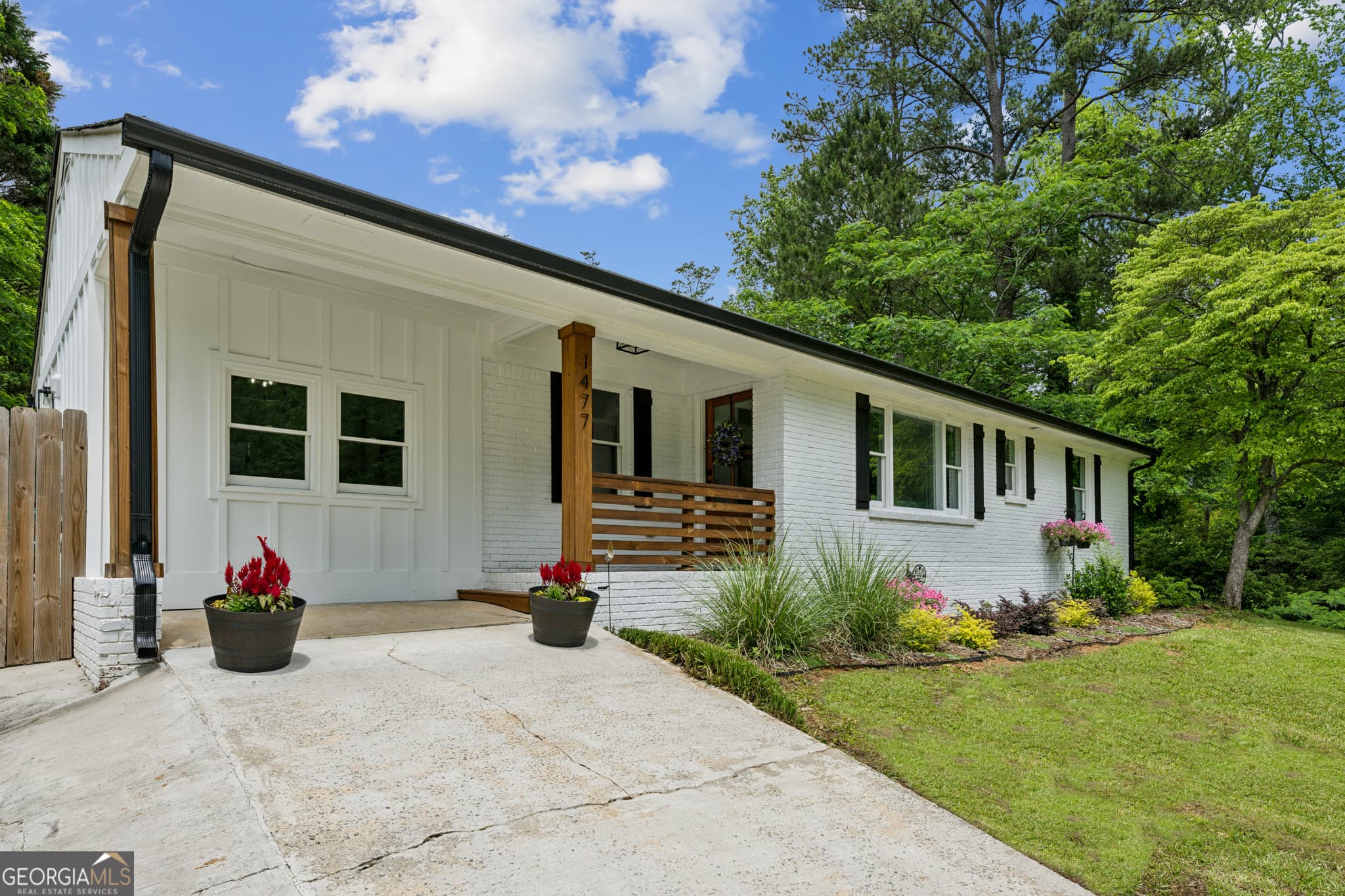 3 bedroom, 2.5 bathroom, 1,700 sq ft single family residence for sale at 1477 Spruce Drive, Smyrna, GA 30080 — photo 4
