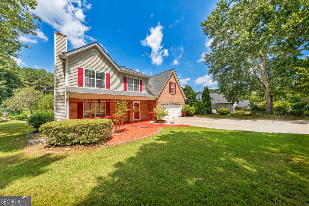 4 bedroom, 2.5 bathroom, 2,104 sq ft single family residence for sale at 1675 Round Road, Grayson, GA 30017 — photo 2