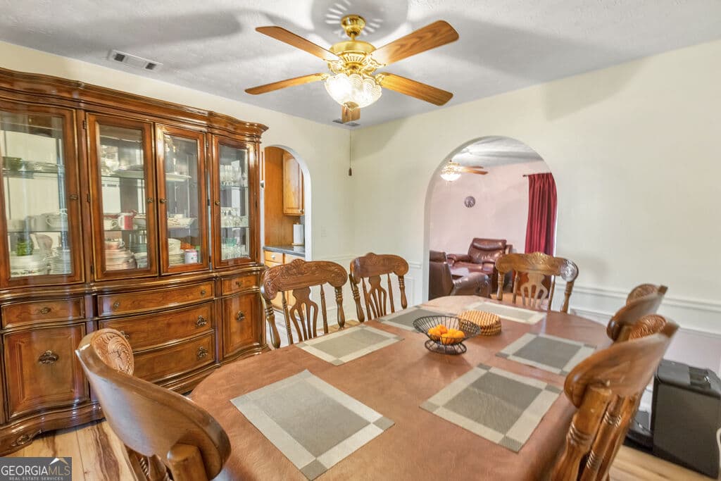 4 bedroom, 2.5 bathroom, 2,104 sq ft single family residence for sale at 1675 Round Road, Grayson, GA 30017 — photo 7