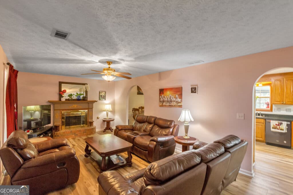 4 bedroom, 2.5 bathroom, 2,104 sq ft single family residence for sale at 1675 Round Road, Grayson, GA 30017 — photo 3