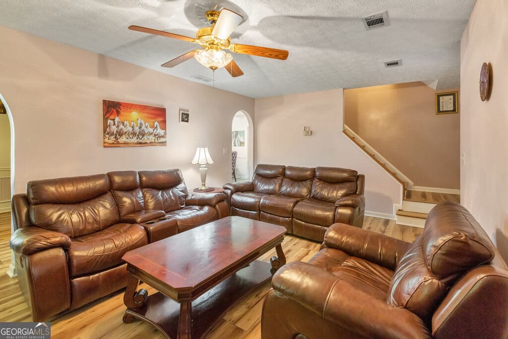 4 bedroom, 2.5 bathroom, 2,104 sq ft single family residence for sale at 1675 Round Road, Grayson, GA 30017 — photo 5