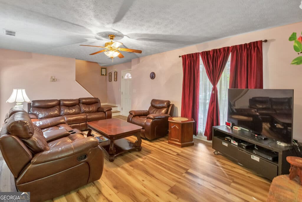 4 bedroom, 2.5 bathroom, 2,104 sq ft single family residence for sale at 1675 Round Road, Grayson, GA 30017 — photo 4