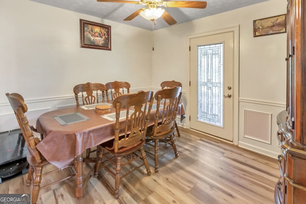 4 bedroom, 2.5 bathroom, 2,104 sq ft single family residence for sale at 1675 Round Road, Grayson, GA 30017 — photo 8