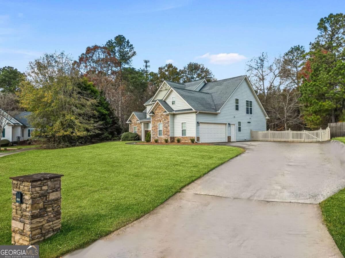 4 bedroom, 3.5 bathroom, 2,708 sq ft single family residence for sale at 6460 Bellevue Drive, Conyers, GA 30094 — photo 3