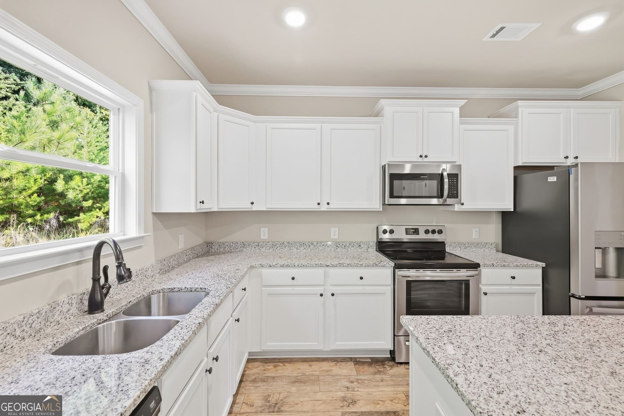 4 bedroom, 2.5 bathroom, 2,166 sq ft single family residence for sale at 275 Huntington Manor Court 18, Cornelia, GA 30531 — photo 5