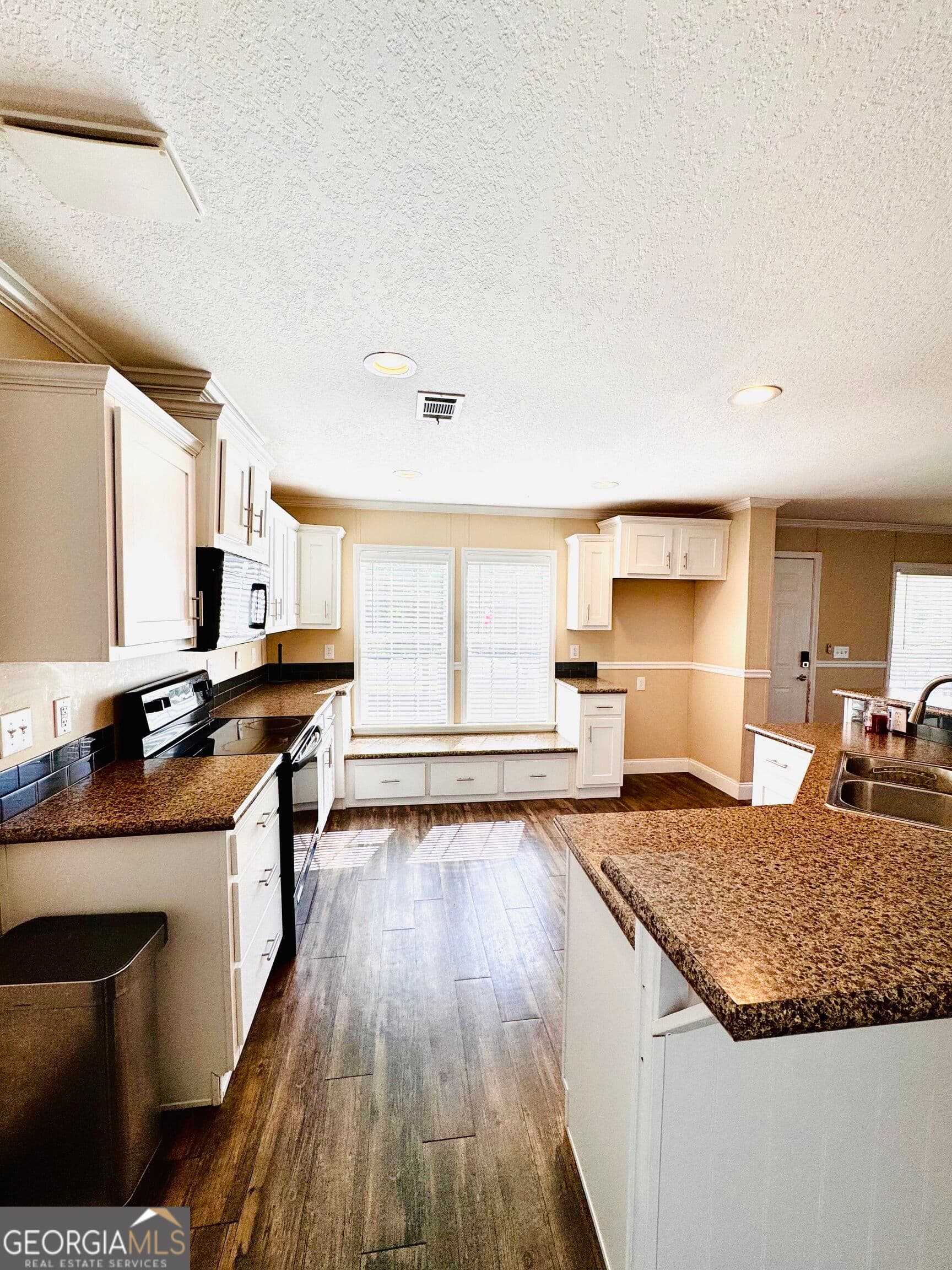 2 bedroom, 2 bathroom, 1,215 sq ft manufactured home,single family residence for sale at 130 Bob White Lane, Newnan, GA 30263 — photo 8