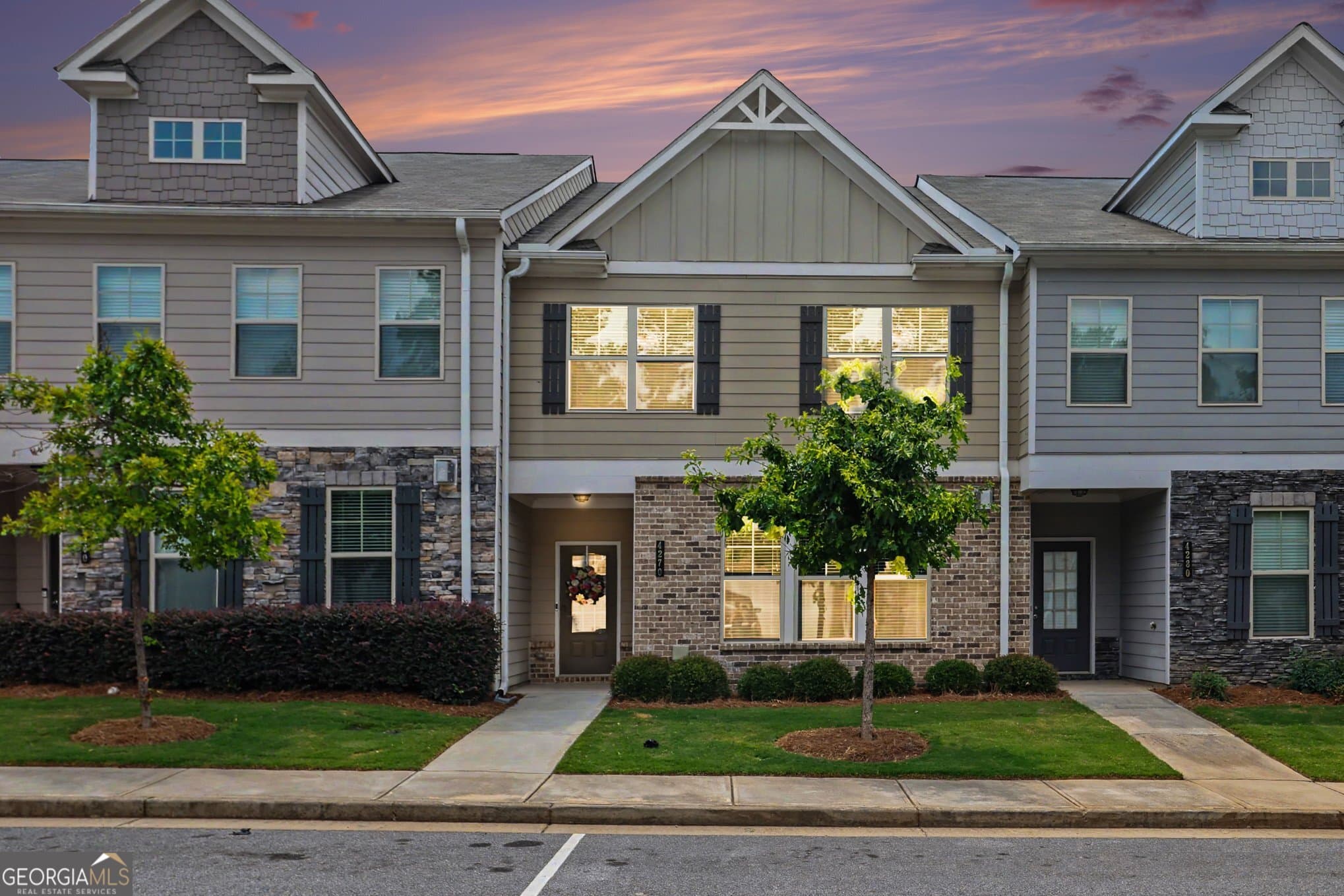 3 bedroom, 2.5 bathroom, 1,965 sq ft townhouse for sale at 4270 Sunny Oak Lane, Norcross, GA 30071 — photo 2