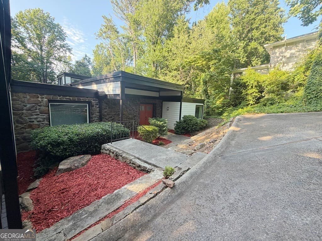 4 bedroom, 3.5 bathroom, 5,163 sq ft single family residence for sale at 2788 Galahad Drive, Atlanta, GA 30345 — photo 2
