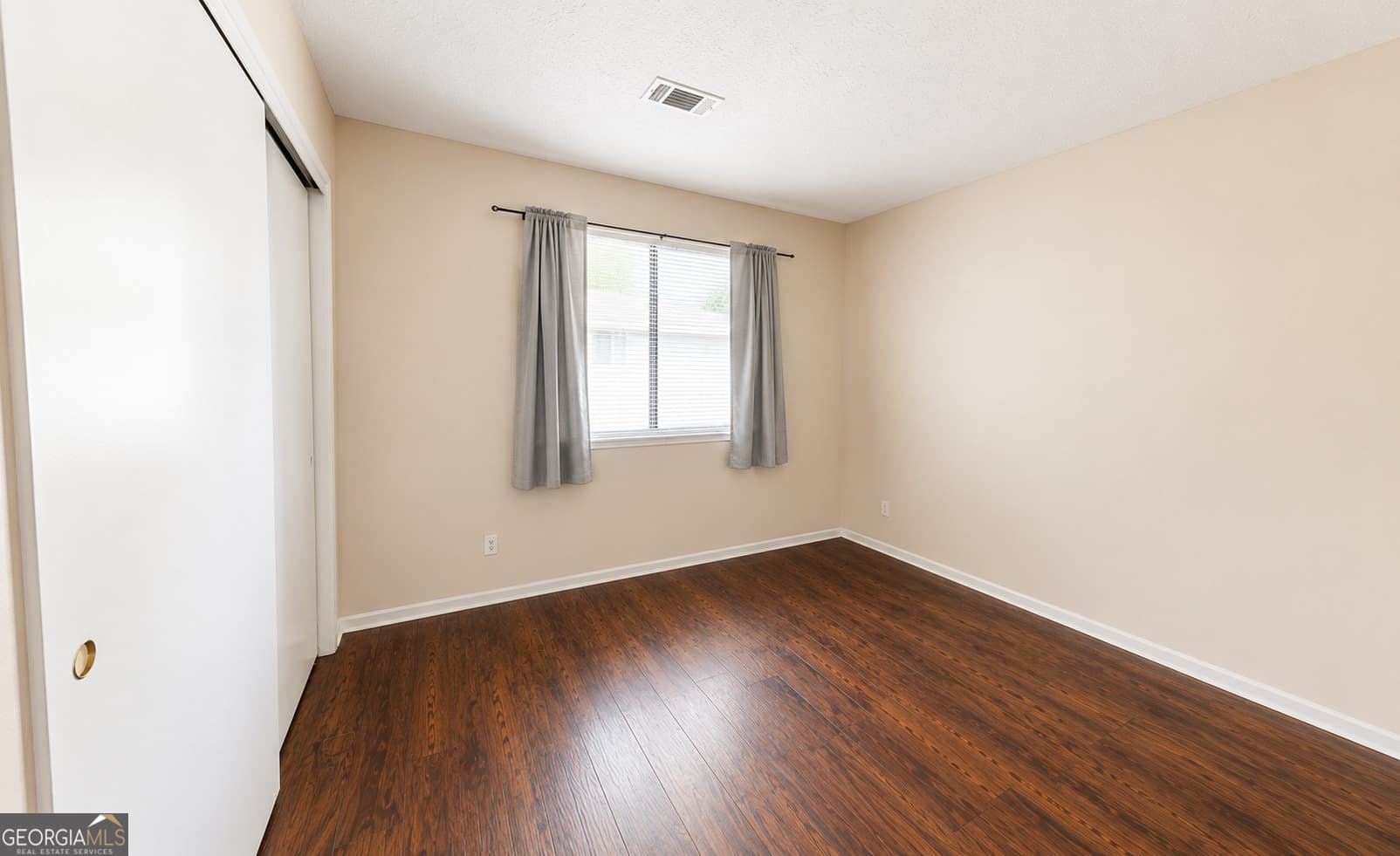 multi family,townhouse for sale at 8579 Creekwood Way, Jonesboro, GA 30238 — photo 5