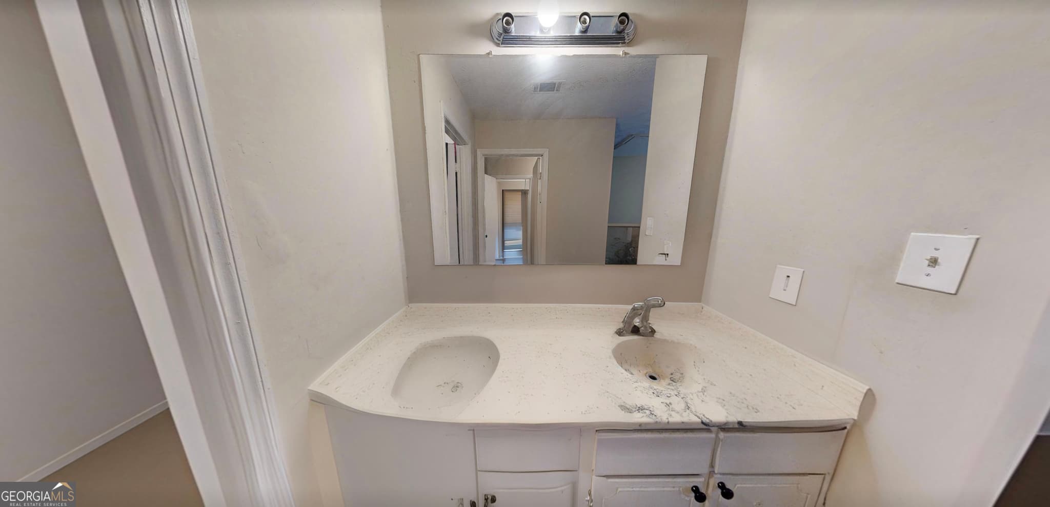 multi family,townhouse for sale at 8579 Creekwood Way, Jonesboro, GA 30238 — photo 4