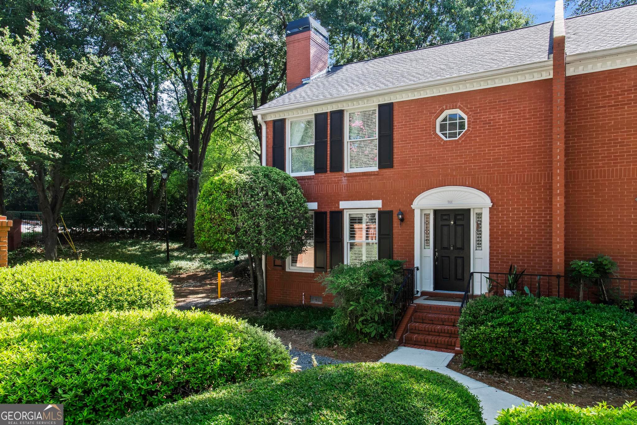 2 bedroom, 2.5 bathroom, 1,784 sq ft townhouse for sale at 101 Defoors Mill Drive, Atlanta, GA 30318 — photo 2