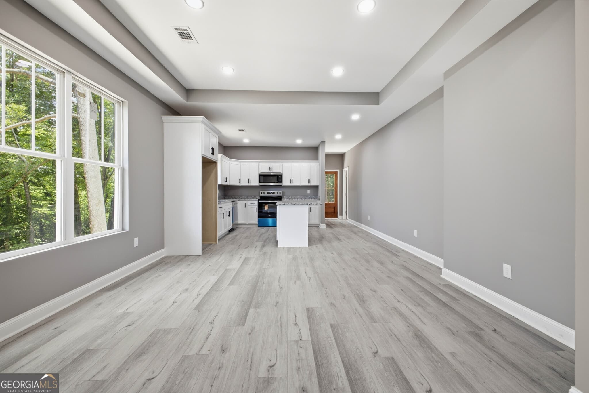 3 bedroom, 2 bathroom, 1,650 sq ft single family residence for sale at 171 N DALE Street, Calhoun, GA 30701 — photo 2