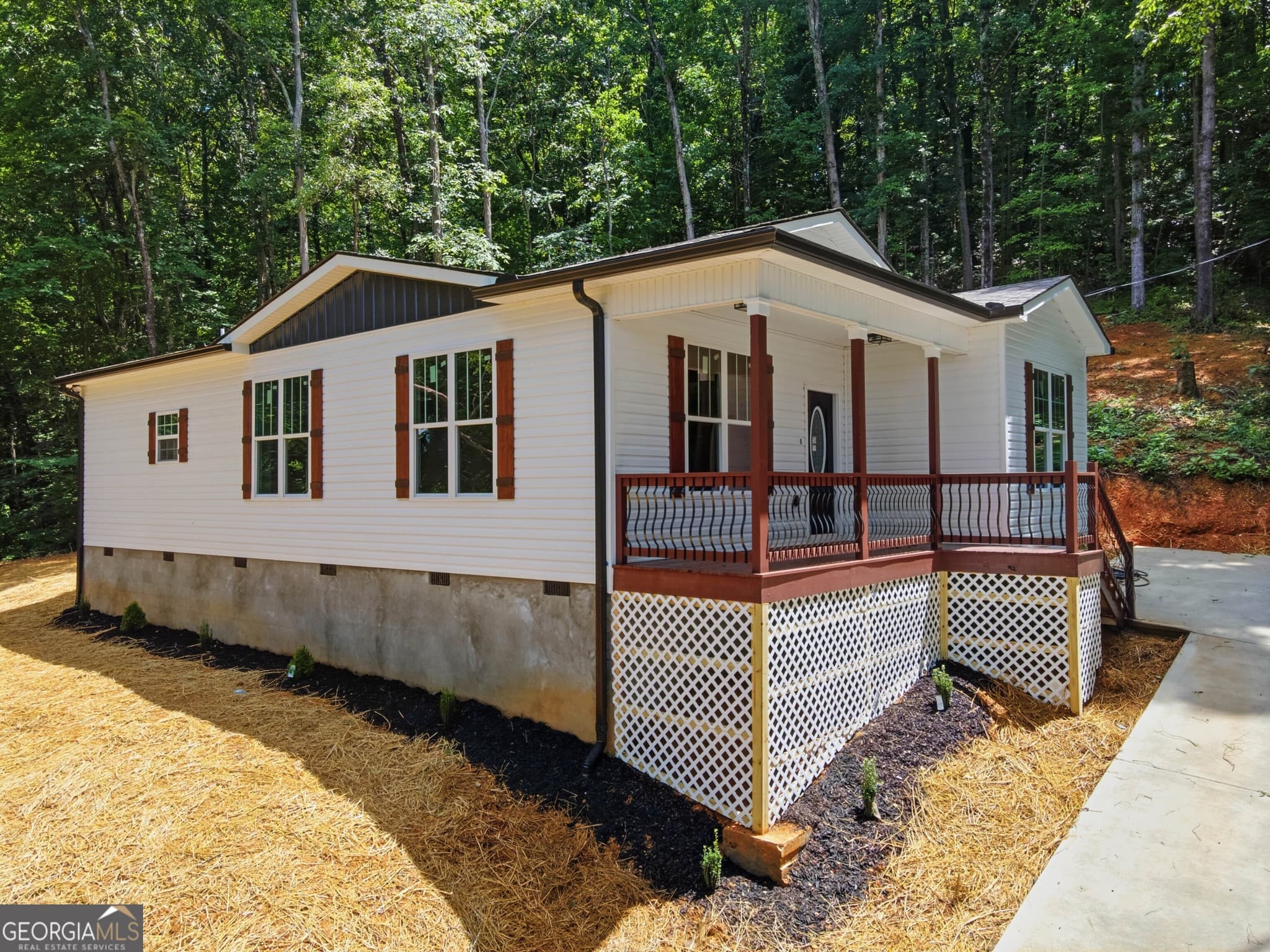 3 bedroom, 2 bathroom, 1,650 sq ft single family residence for sale at 171 N DALE Street, Calhoun, GA 30701 — photo 1 of 35