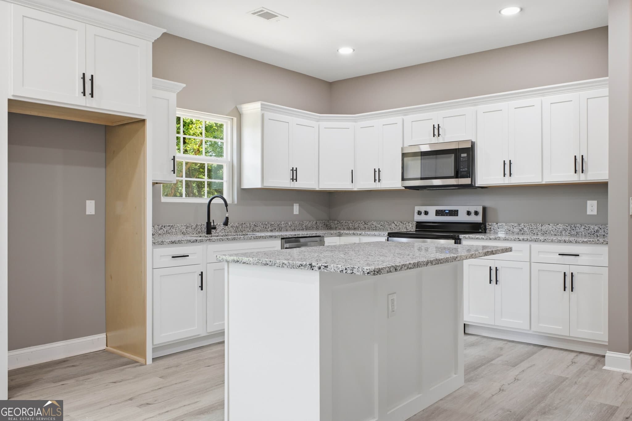 3 bedroom, 2 bathroom, 1,650 sq ft single family residence for sale at 171 N DALE Street, Calhoun, GA 30701 — photo 9
