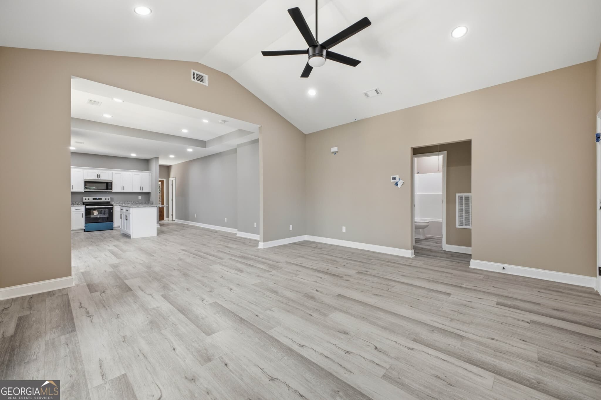 3 bedroom, 2 bathroom, 1,650 sq ft single family residence for sale at 171 N DALE Street, Calhoun, GA 30701 — photo 4
