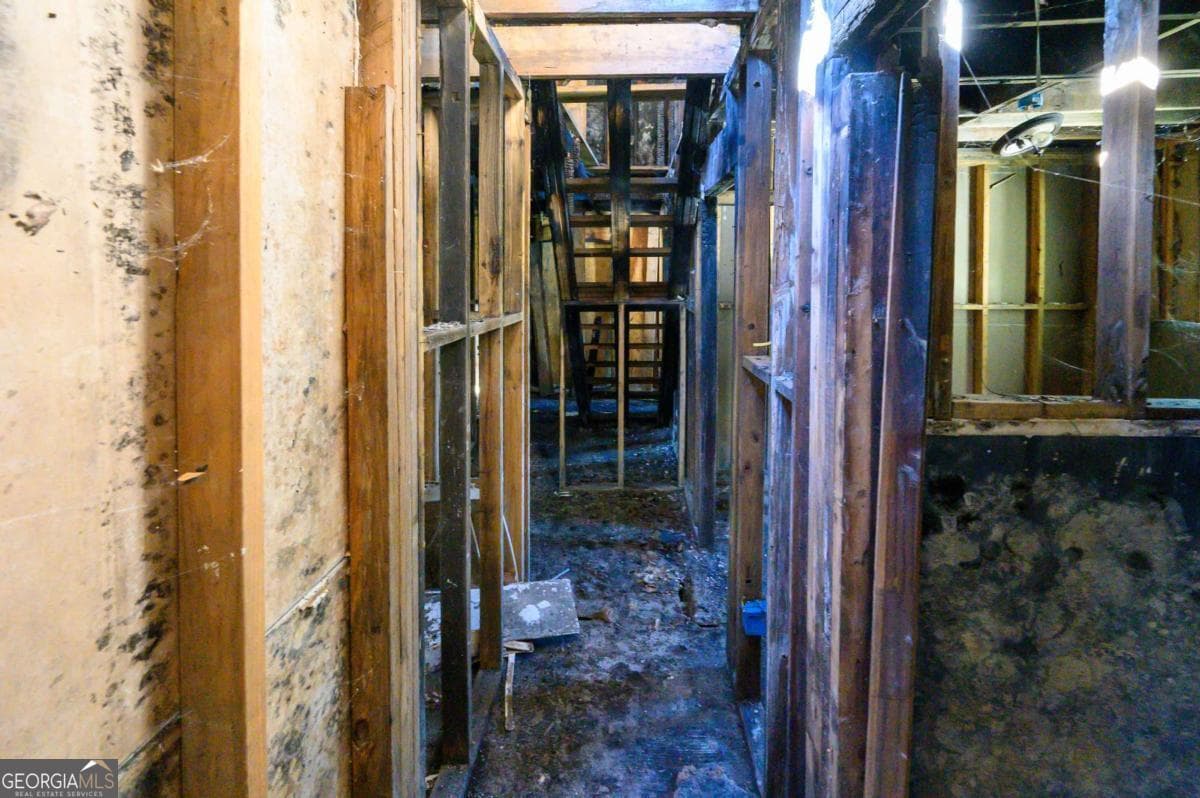 5 bedroom, 2.5 bathroom, 2,100 sq ft single family residence for sale at 728 Center Hill Avenue, Atlanta, GA 30318 — photo 2