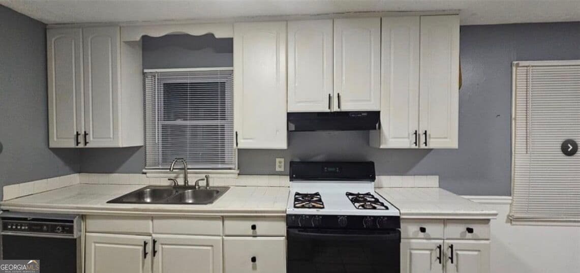 3 bedroom, 1 bathroom, 951 sq ft single family residence for sale at 5652 Ash Street, Forest Park, GA 30297 — photo 6