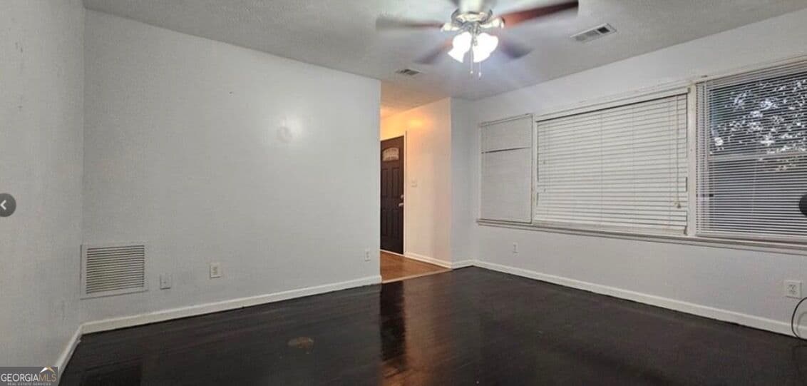 3 bedroom, 1 bathroom, 951 sq ft single family residence for sale at 5652 Ash Street, Forest Park, GA 30297 — photo 5