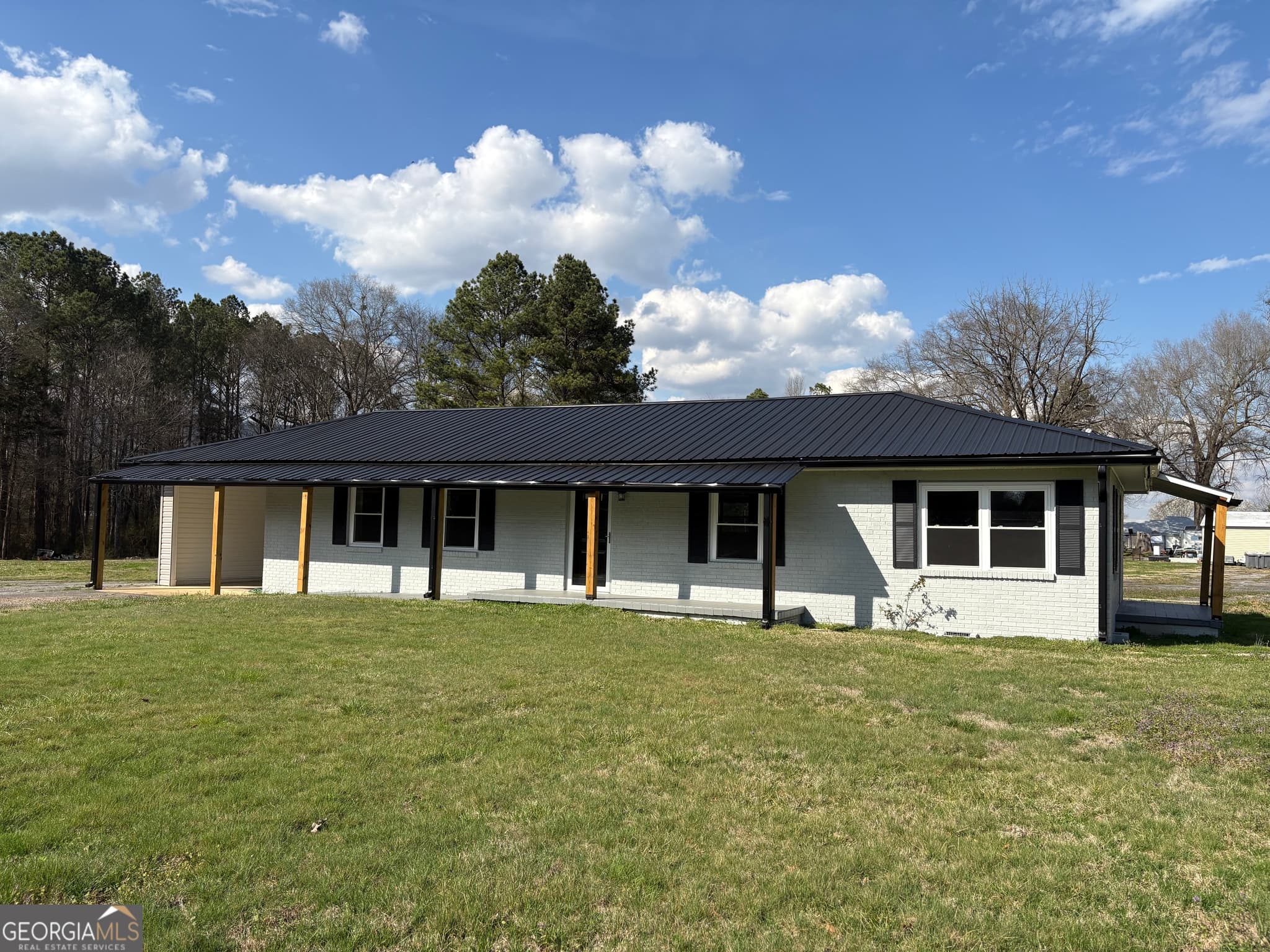 2 bedroom, 1 bathroom, 1,464 sq ft single family residence for sale at 8350 Highway 337, Lafayette, GA 30728 — photo 2