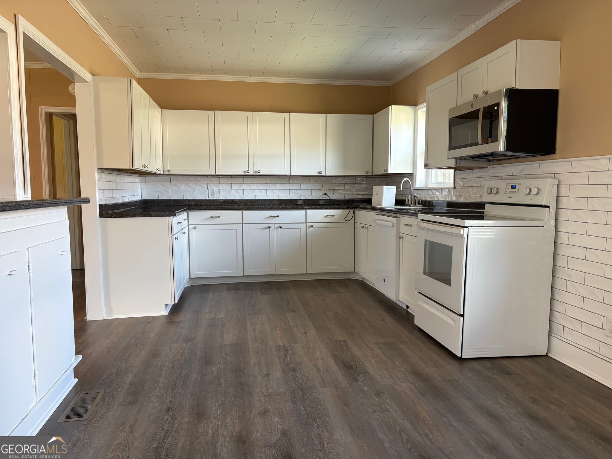 2 bedroom, 1 bathroom, 1,464 sq ft single family residence for sale at 8350 Highway 337, Lafayette, GA 30728 — photo 7