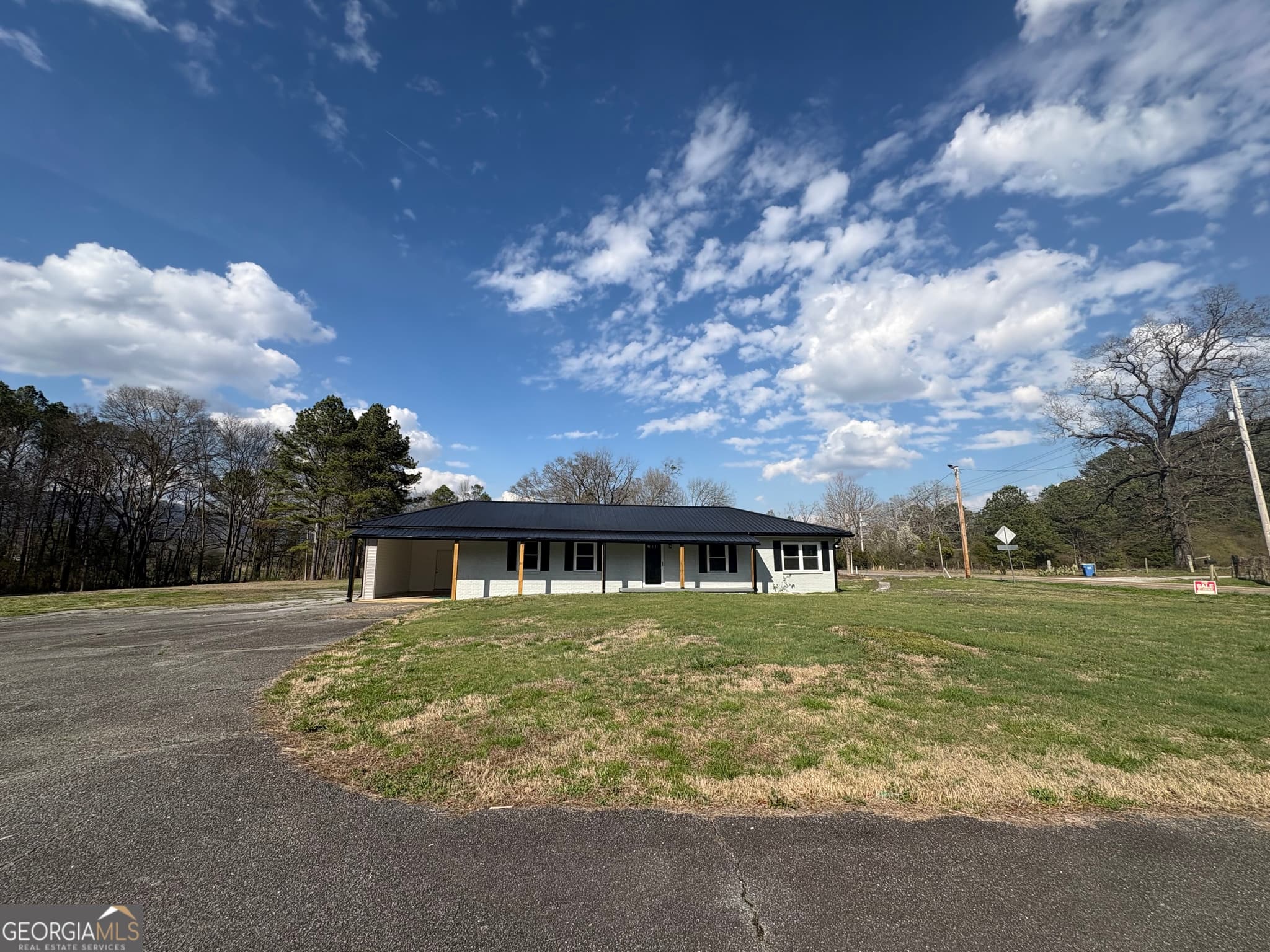 2 bedroom, 1 bathroom, 1,464 sq ft single family residence for sale at 8350 Highway 337, Lafayette, GA 30728