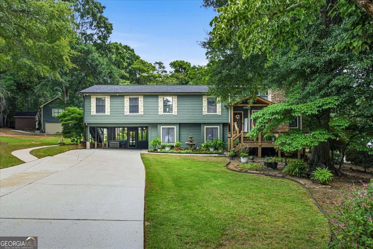 6 bedroom, 3 bathroom, 3,000 sq ft single family residence for sale at 235 Roberts Road, Covington, GA 30016 — photo 2