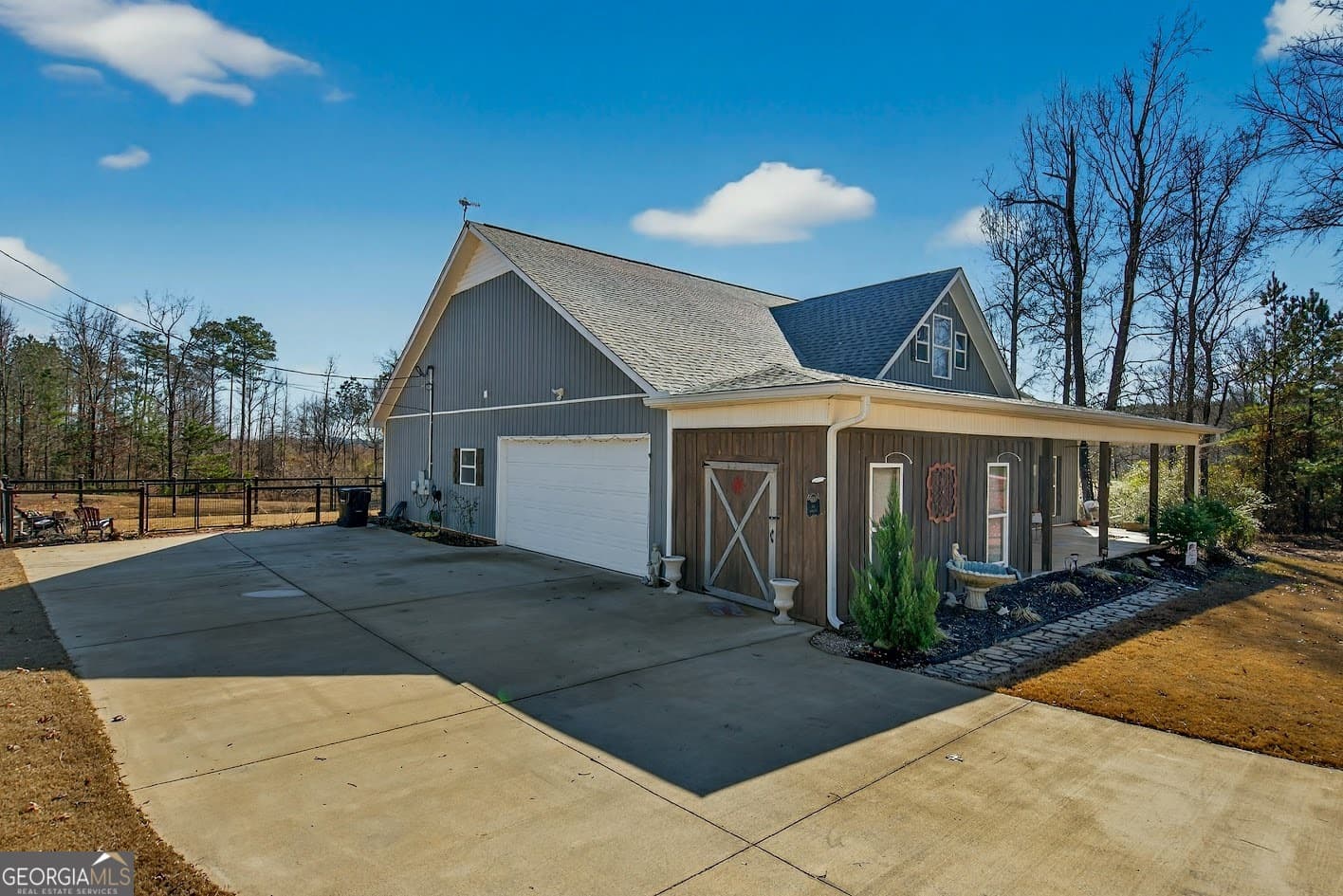3 bedroom, 2 bathroom, 1,918 sq ft single family residence for sale at 570 County Road 79, Roanoke, AL 36274 — photo 2