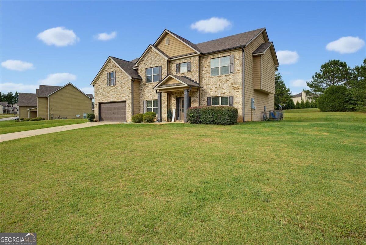 5 bedroom, 4 bathroom, 3,222 sq ft single family residence for sale at 10 Paladin Drive, Covington, GA 30016 — photo 5