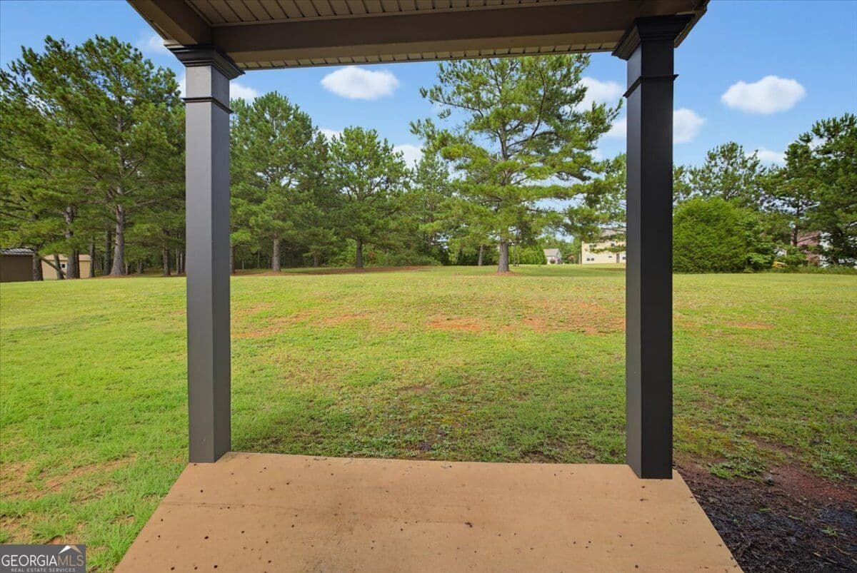 5 bedroom, 4 bathroom, 3,222 sq ft single family residence for sale at 10 Paladin Drive, Covington, GA 30016 — photo 4