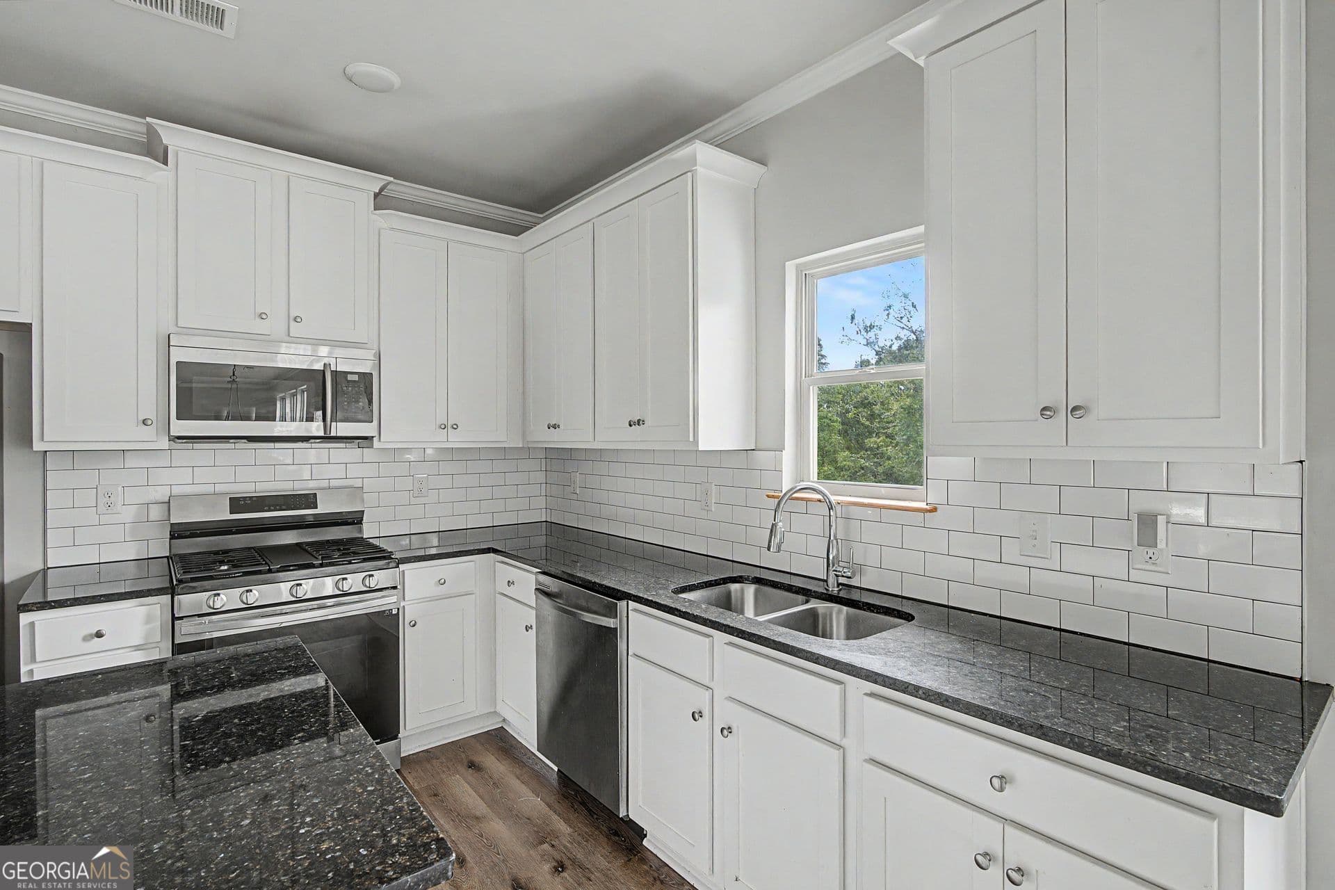 4 bedroom, 2.5 bathroom, 2,289 sq ft single family residence for sale at 5628 Woodland Greens Road, Douglasville, GA 30135 — photo 7