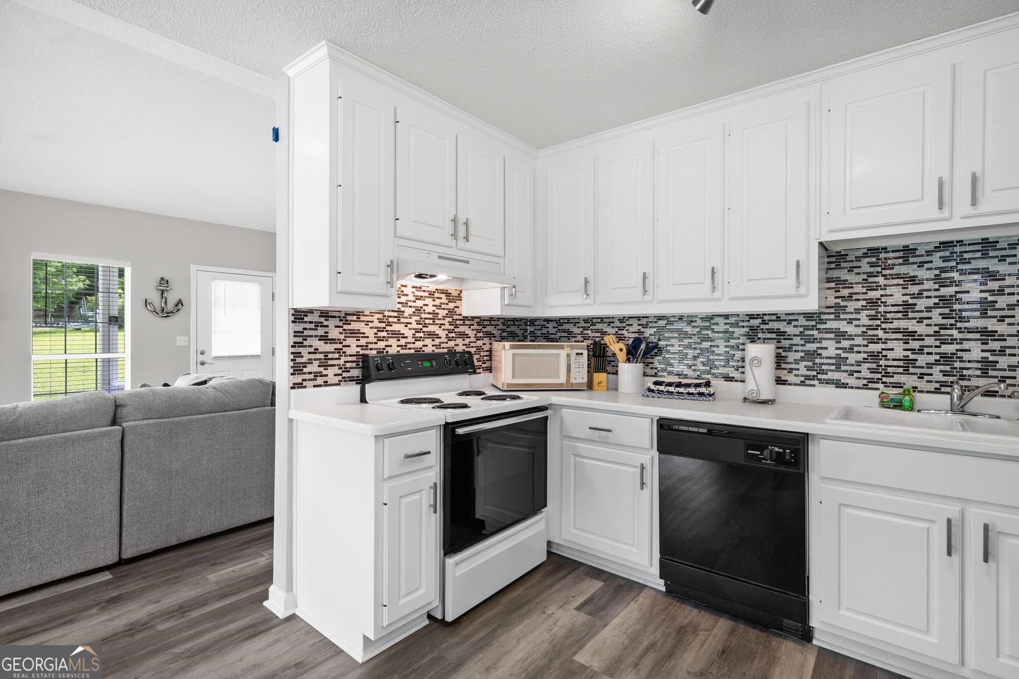 3 bedroom, 2 bathroom, 1,196 sq ft single family residence for sale at 225 E River Bend Drive, Eatonton, GA 31024 — photo 6