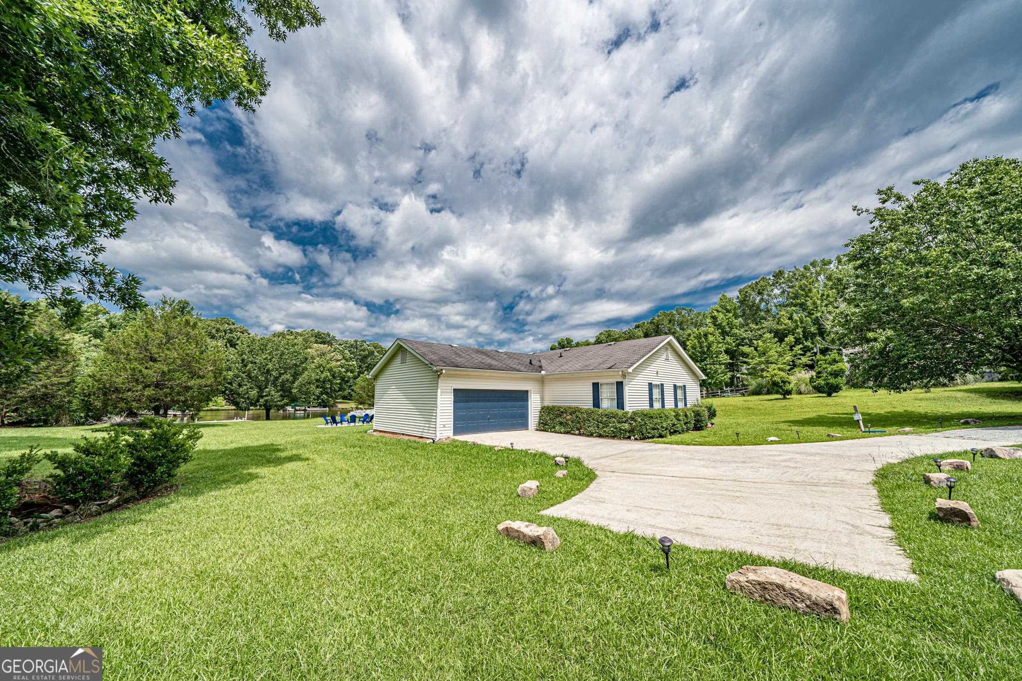3 bedroom, 2 bathroom, 1,196 sq ft single family residence for sale at 225 E River Bend Drive, Eatonton, GA 31024 — photo 3