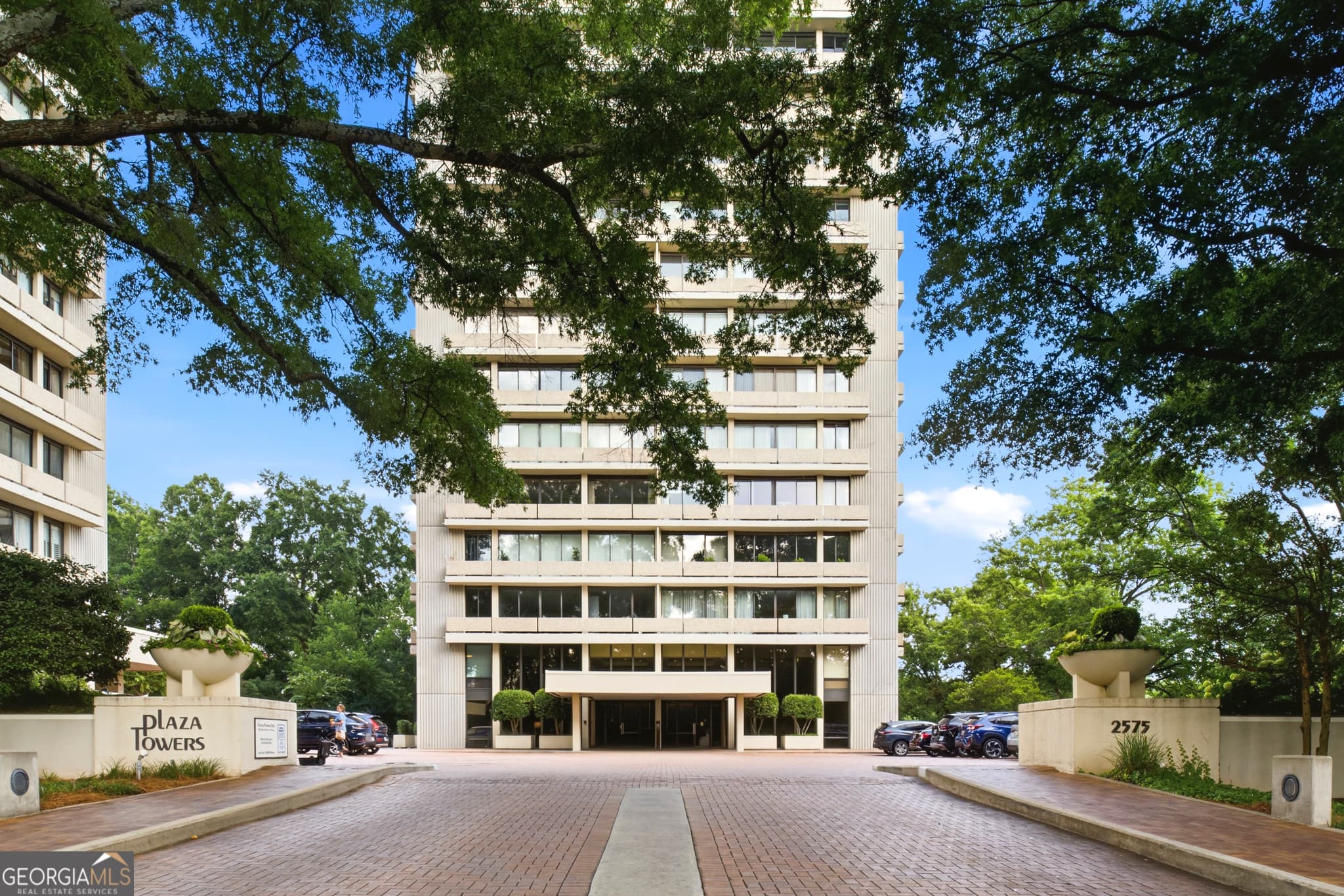 2 bedroom, 2 bathroom, 1,594 sq ft condominium for sale at 2575 Peachtree Road 2E, Atlanta, GA 30305 — photo 1 of 36