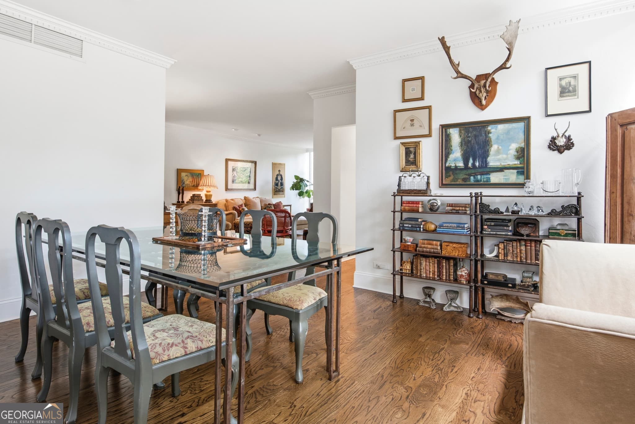 2 bedroom, 2 bathroom, 1,594 sq ft condominium for sale at 2575 Peachtree Road 2E, Atlanta, GA 30305 — photo 10