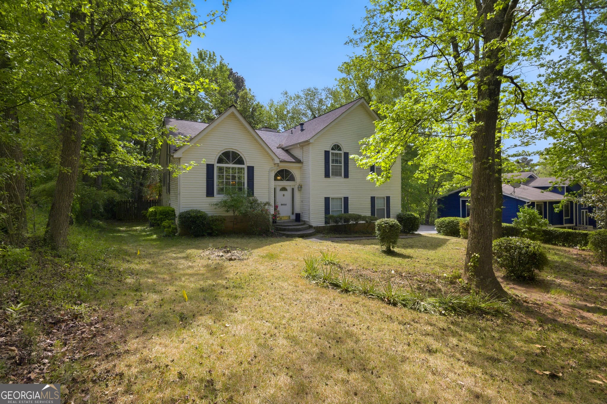 4 bedroom, 3.5 bathroom, 2,355 sq ft single family residence for sale at 8605 Creekview Court, Douglasville, GA 30135 — photo 6