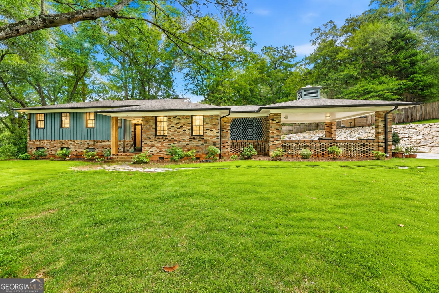 3 bedroom, 2.5 bathroom, 3,221 sq ft single family residence for sale at 1223 Rosedale Street, Toccoa, GA 30577 — photo 2