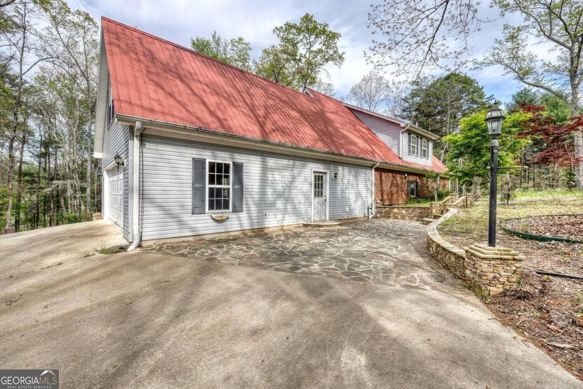 4 bedroom, 3 bathroom, 2,448 sq ft single family residence for sale at 74 Timber Lane, Blairsville, GA 30512 — photo 5