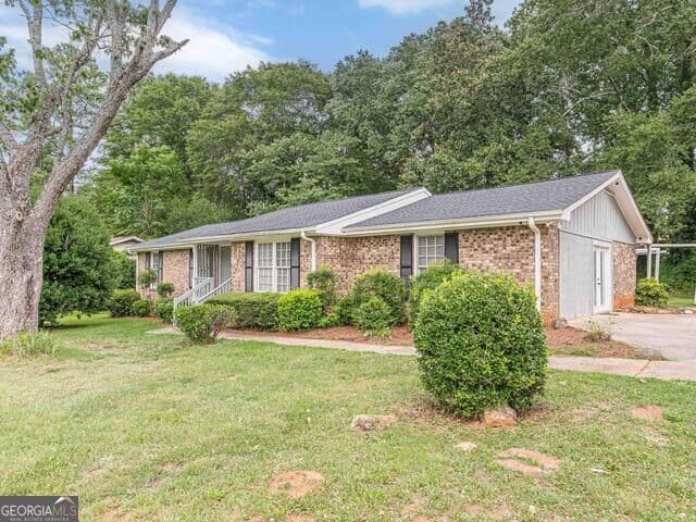 3 bedroom, 2 bathroom, 1,763 sq ft single family residence for sale at 2521 Country Club Drive, Conyers, GA 30013 — photo 3