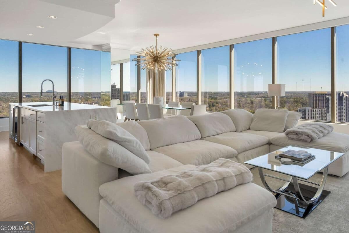 2 bedroom, 2.5 bathroom, 2,214 sq ft single family residence for sale at 3630 Peachtree Road 2204, Atlanta, GA 30326 — photo 2