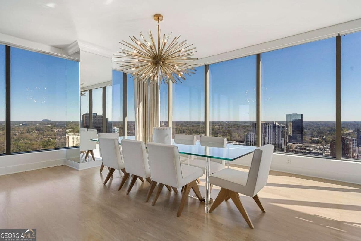 2 bedroom, 2.5 bathroom, 2,214 sq ft single family residence for sale at 3630 Peachtree Road 2204, Atlanta, GA 30326 — photo 7