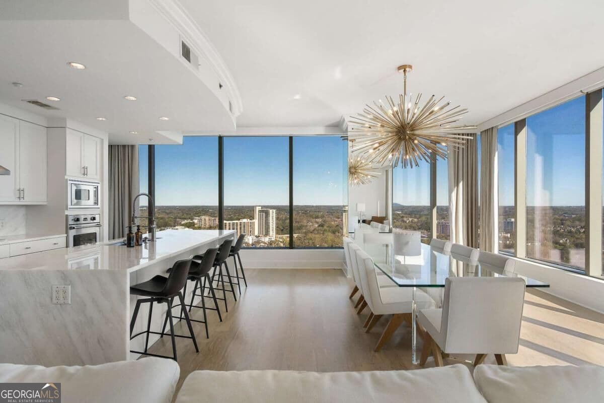 2 bedroom, 2.5 bathroom, 2,214 sq ft single family residence for sale at 3630 Peachtree Road 2204, Atlanta, GA 30326 — photo 9