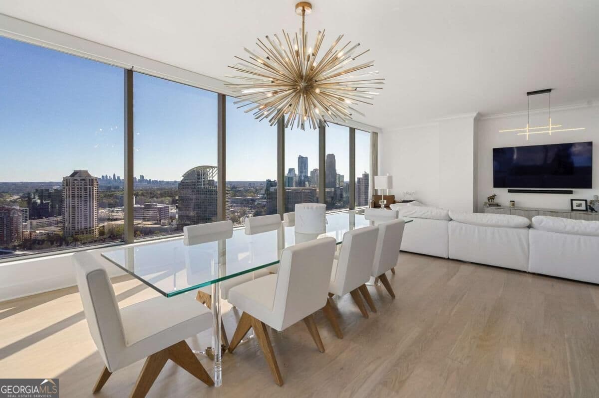 2 bedroom, 2.5 bathroom, 2,214 sq ft single family residence for sale at 3630 Peachtree Road 2204, Atlanta, GA 30326 — photo 10