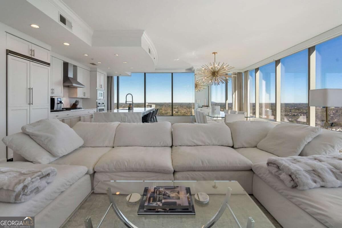 2 bedroom, 2.5 bathroom, 2,214 sq ft single family residence for sale at 3630 Peachtree Road 2204, Atlanta, GA 30326 — photo 4