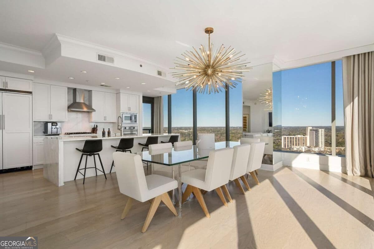 2 bedroom, 2.5 bathroom, 2,214 sq ft single family residence for sale at 3630 Peachtree Road 2204, Atlanta, GA 30326 — photo 8