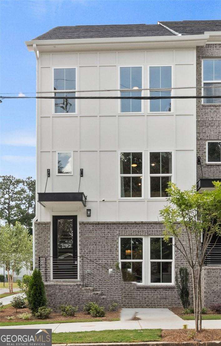 3 bedroom, 4 bathroom, 2,178 sq ft townhouse sold at 2543 Astaire Court, Atlanta, GA 30318