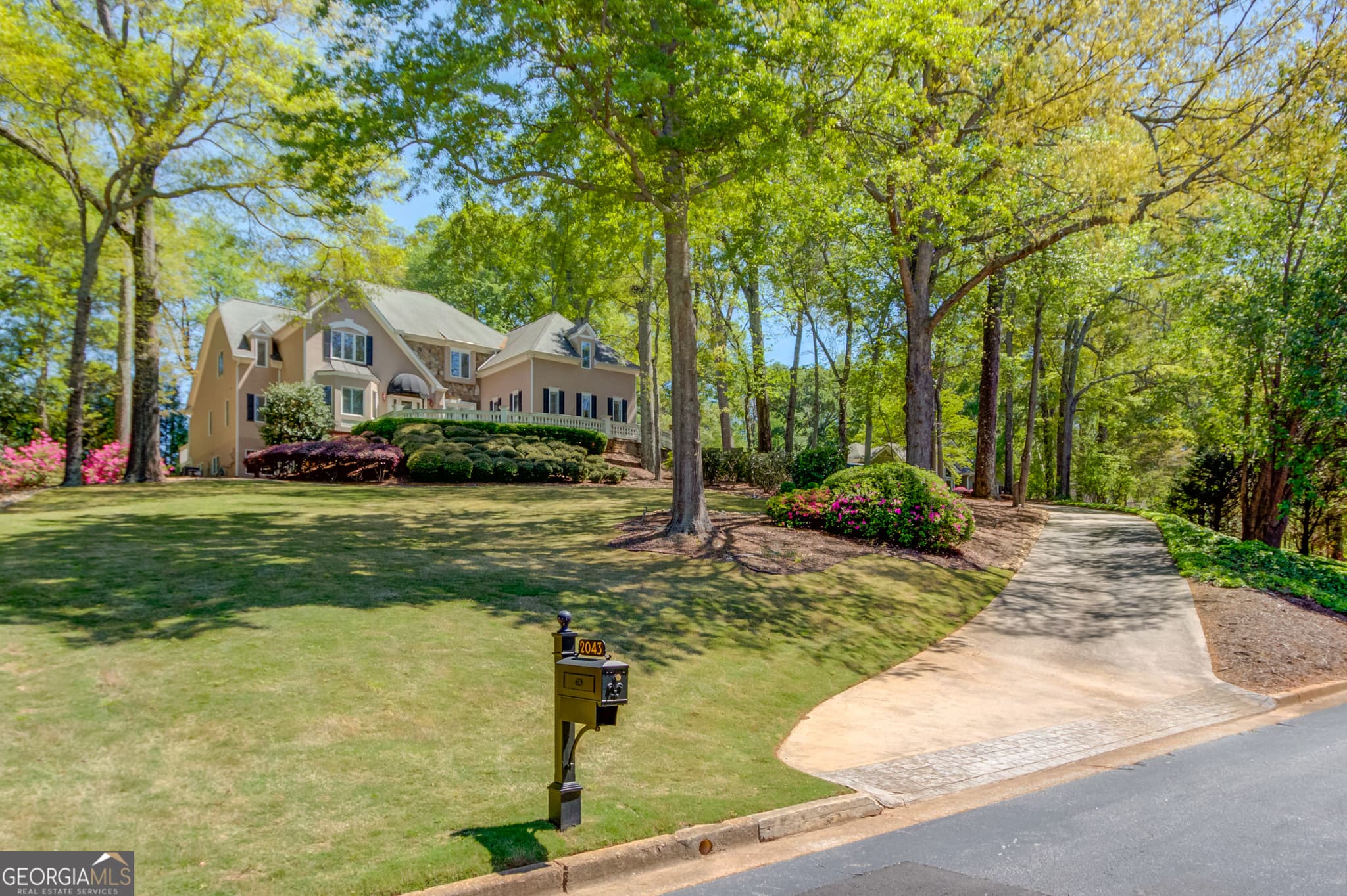 5 bedroom, 6 bathroom, 5,847 sq ft single family residence for sale at 2043 Burgundy Drive, Braselton, GA 30517 — photo 3