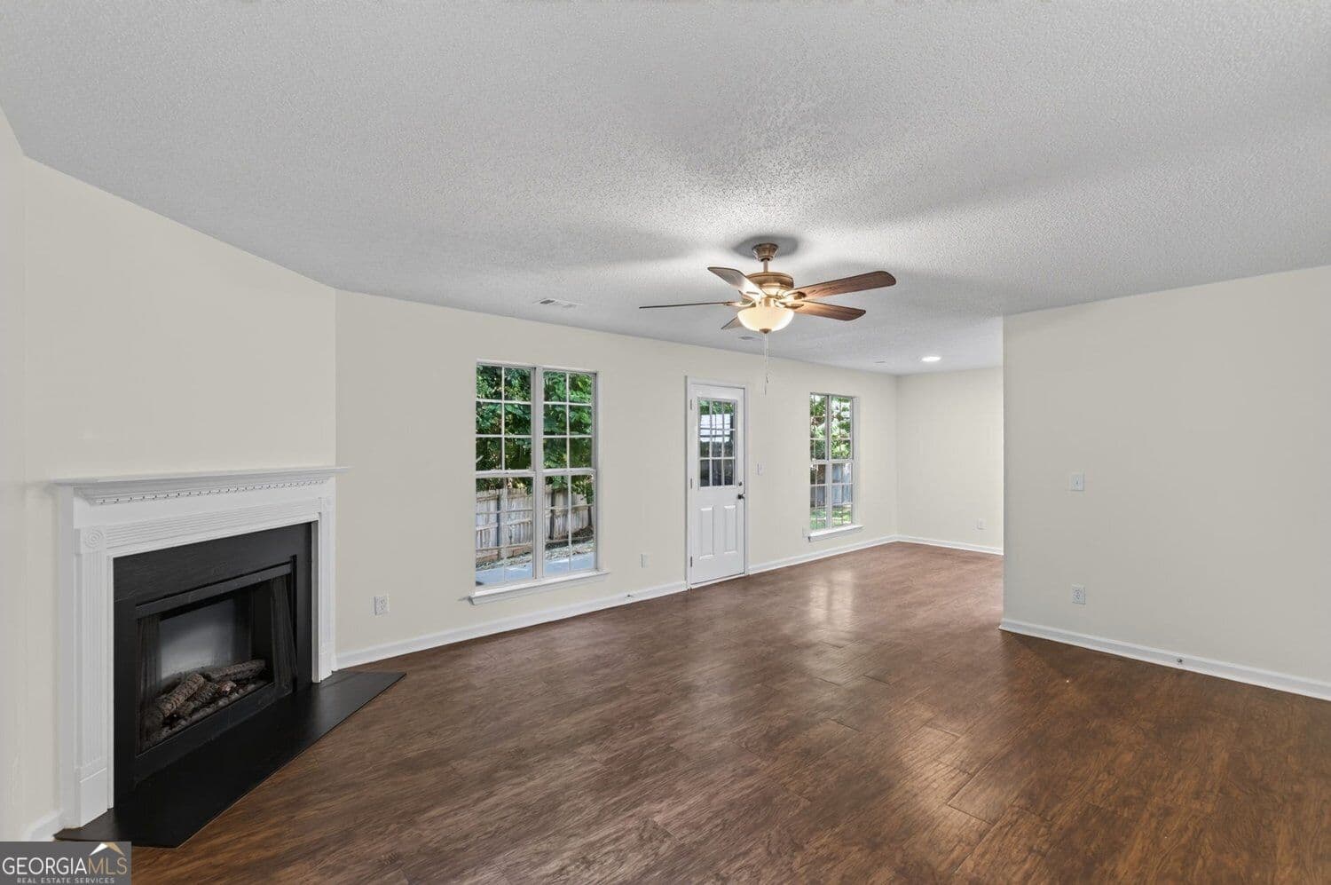 3 bedroom, 2.5 bathroom, 1,645 sq ft single family residence for sale at 4024 Angels Drive, Stockbridge, GA 30281 — photo 7