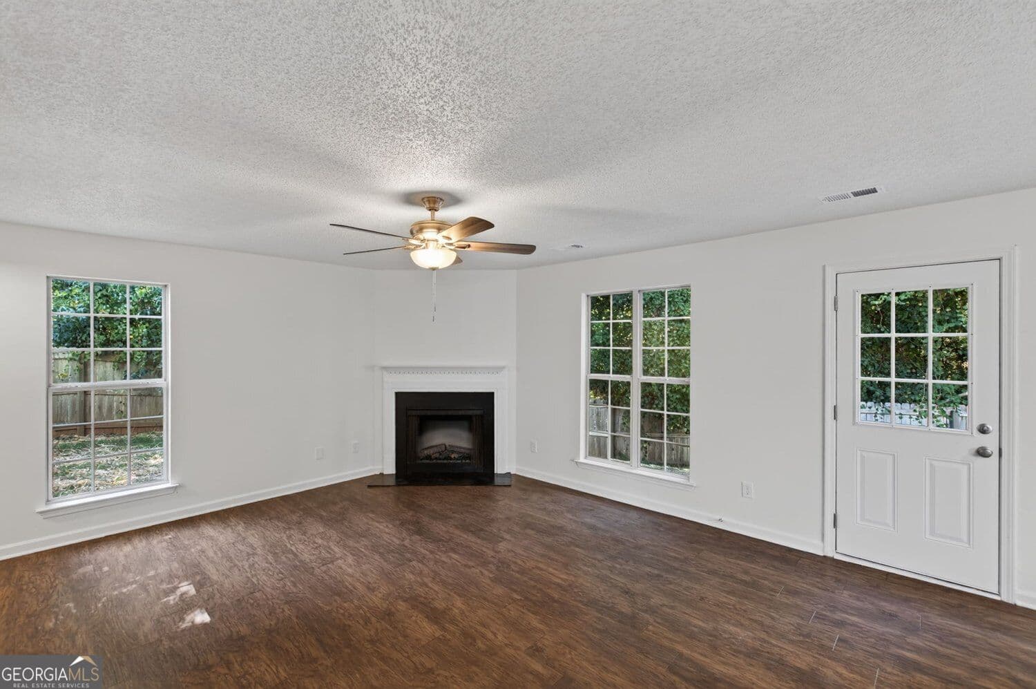 3 bedroom, 2.5 bathroom, 1,645 sq ft single family residence for sale at 4024 Angels Drive, Stockbridge, GA 30281 — photo 10